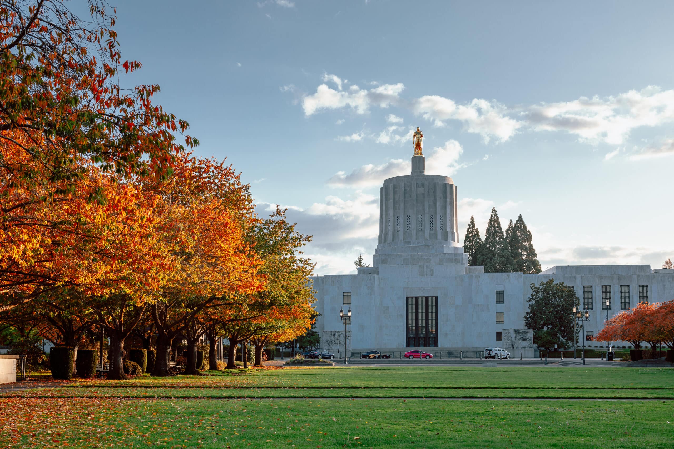 Scene of Oregon state capitol state park in autumn season